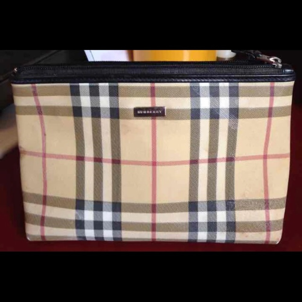 Burberry clutch